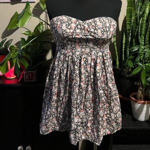 Feathers dress. Size medium